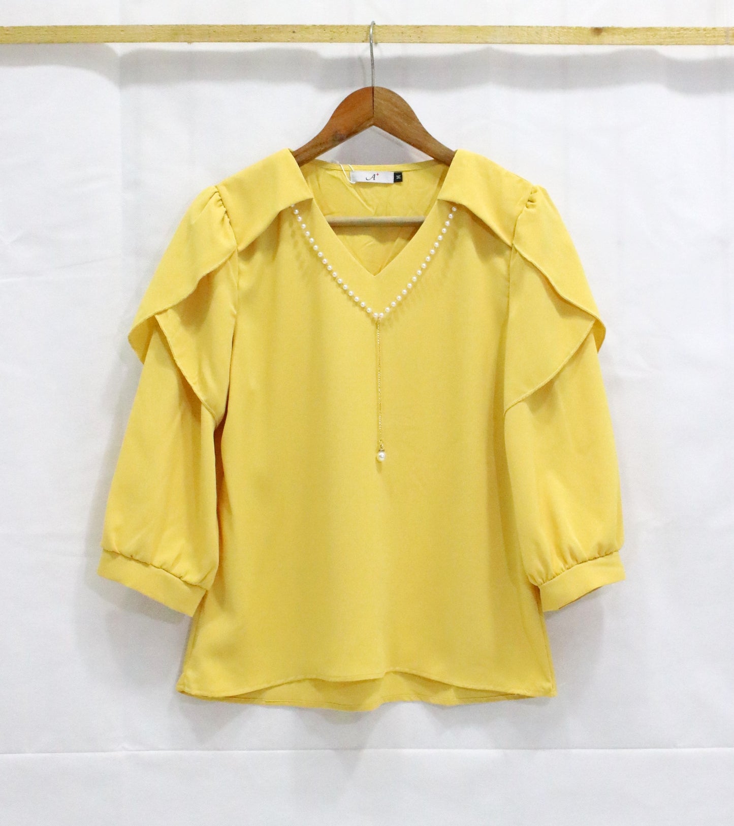 Women Short Top With N.Chain